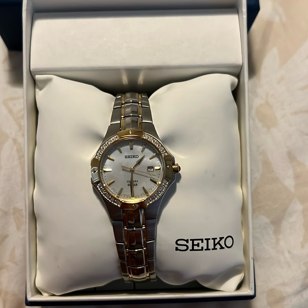 Brand new Seiko quarts solar watch